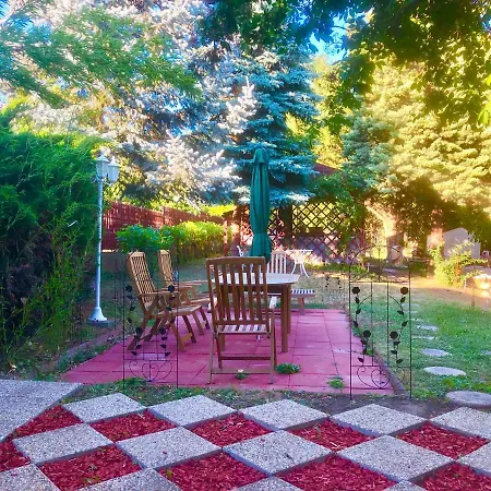 לינה וארוחת בוקר Apollo *