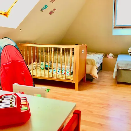 לינה וארוחת בוקר Apollo ולנצה