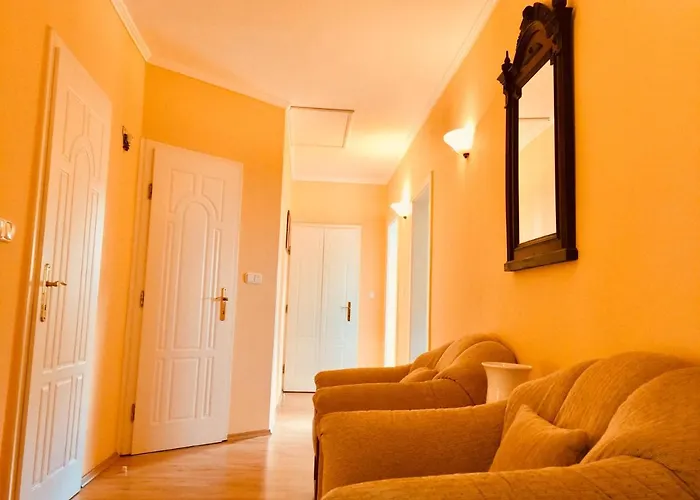 לינה וארוחת בוקר Apollo *