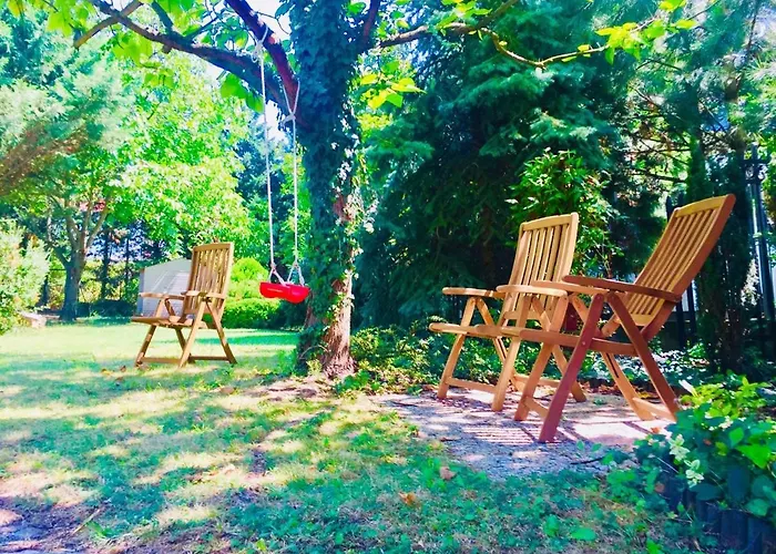 Apollo לינה וארוחת בוקר