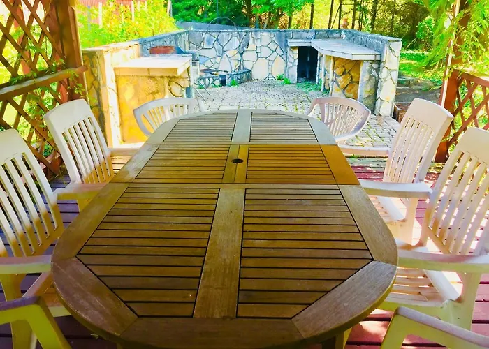 לינה וארוחת בוקר Apollo *