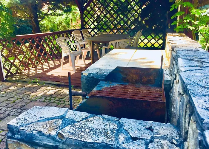 לינה וארוחת בוקר Apollo ולנצה