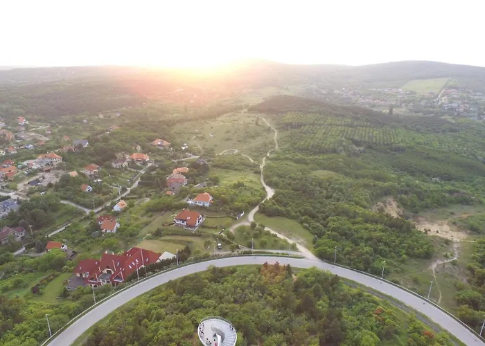 לינה וארוחת בוקר Apollo ולנצה