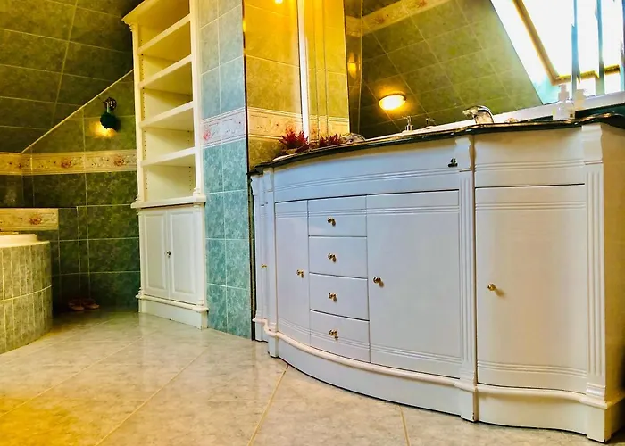 Apollo לינה וארוחת בוקר *