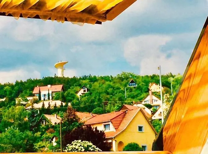 לינה וארוחת בוקר Apollo