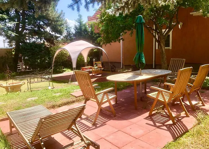 לינה וארוחת בוקר Apollo *