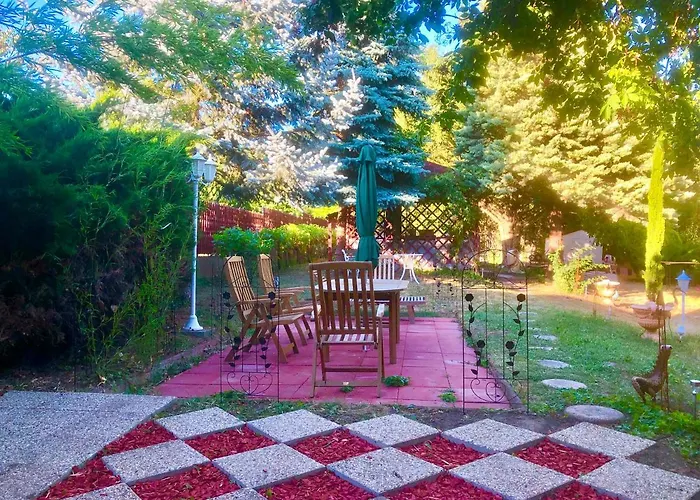 לינה וארוחת בוקר Apollo *