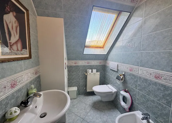 לינה וארוחת בוקר Apollo ולנצה