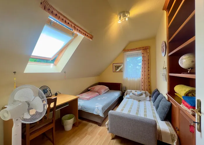 Apollo לינה וארוחת בוקר